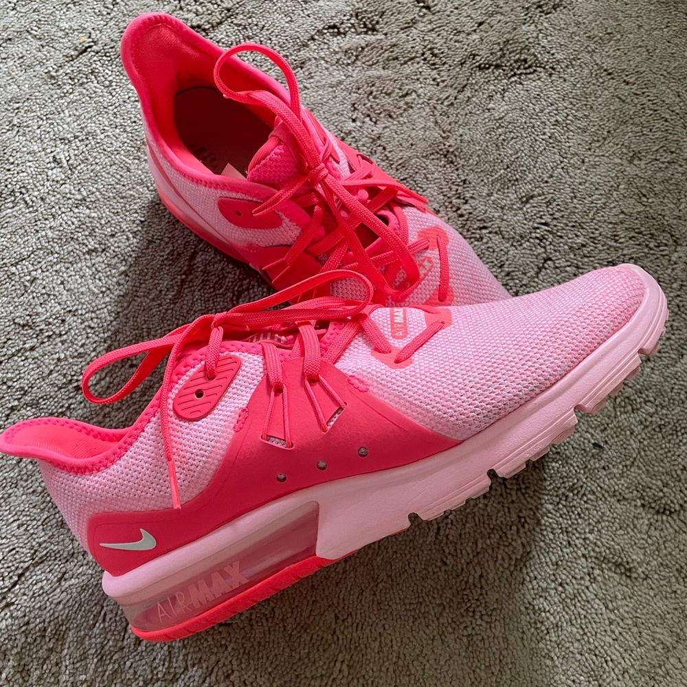 EUC Neon pink Nike air max sequent 3